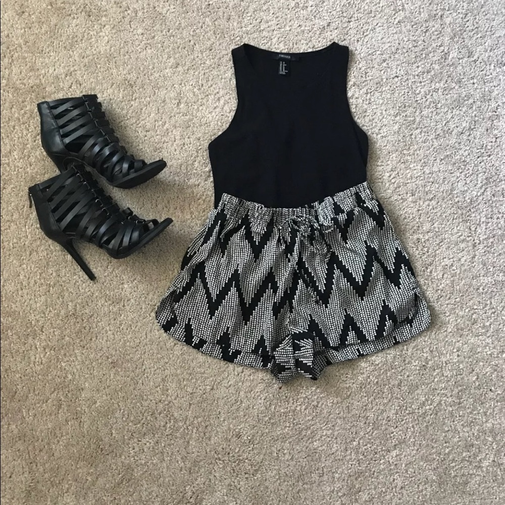 ‼️🆑‼️Forever 21 Zig zag shorts
